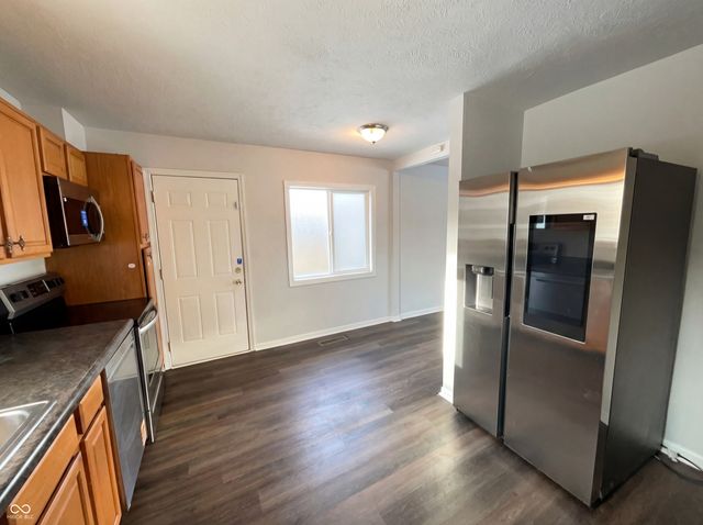 217 Crestwood Drive, New Whiteland, IN 46184