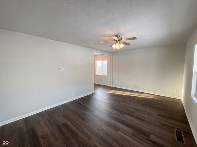 217 Crestwood Drive, New Whiteland, IN 46184