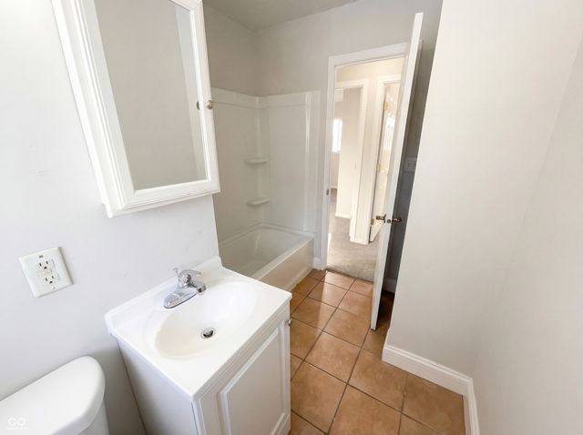 217 Crestwood Drive, New Whiteland, IN 46184