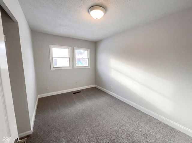 217 Crestwood Drive, New Whiteland, IN 46184