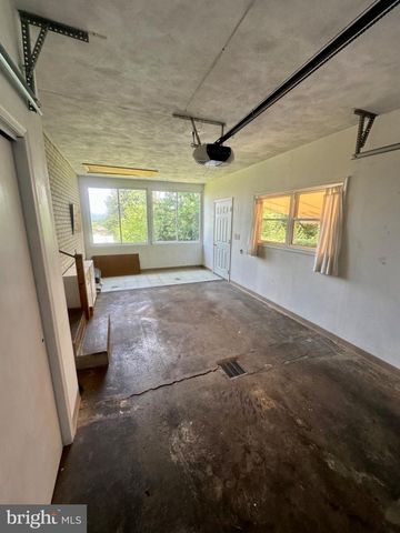 2475 WHARTON RD, York, PA 17402