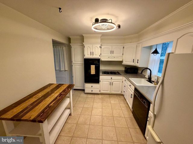 2475 WHARTON RD, York, PA 17402