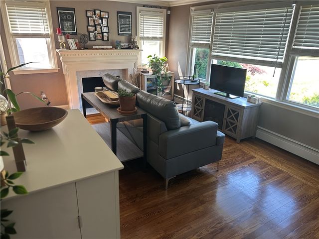 76 Poplar Drive, Cranston, RI 02920