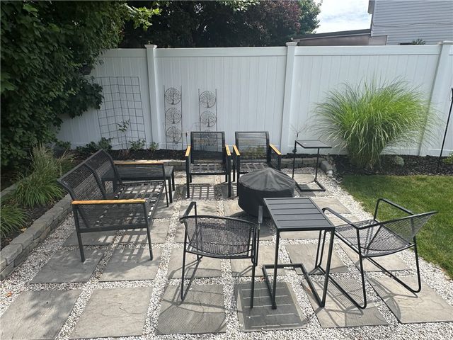 76 Poplar Drive, Cranston, RI 02920