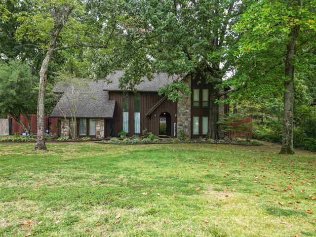 8833 EATONWICK DR, Cordova, TN 38016