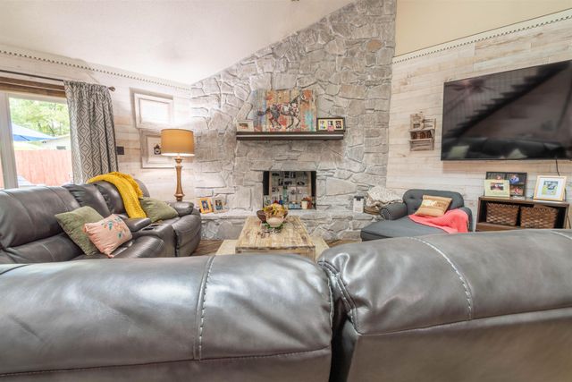 8833 EATONWICK DR, Cordova, TN 38016