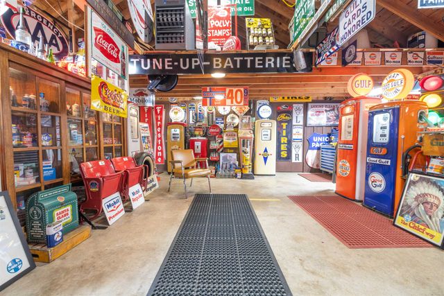 8833 EATONWICK DR, Cordova, TN 38016