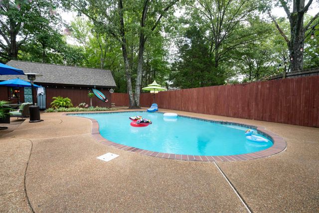 8833 EATONWICK DR, Cordova, TN 38016