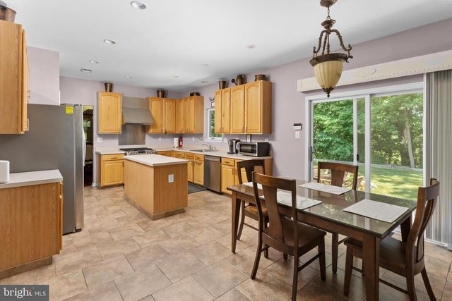 51 CREEKWOOD DR, Bordentown, NJ 08505