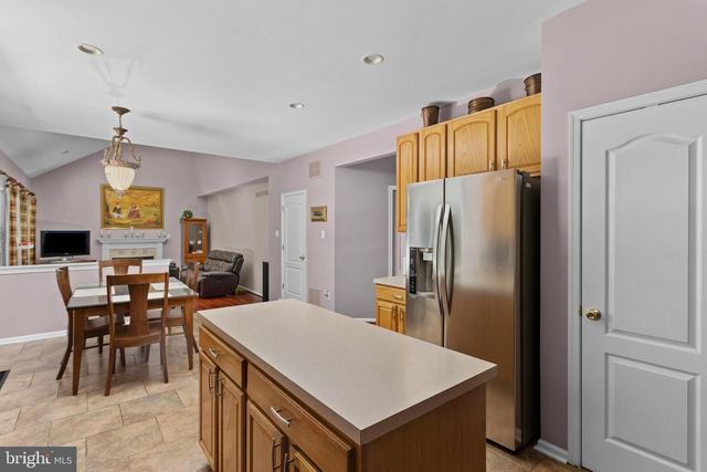 51 CREEKWOOD DR, Bordentown, NJ 08505