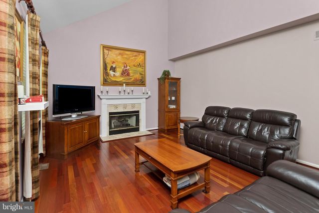 51 CREEKWOOD DR, Bordentown, NJ 08505