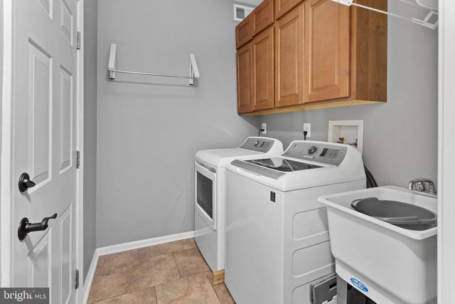 51 CREEKWOOD DR, Bordentown, NJ 08505