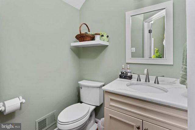 51 CREEKWOOD DR, Bordentown, NJ 08505