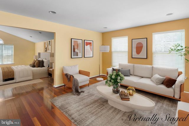 51 CREEKWOOD DR, Bordentown, NJ 08505