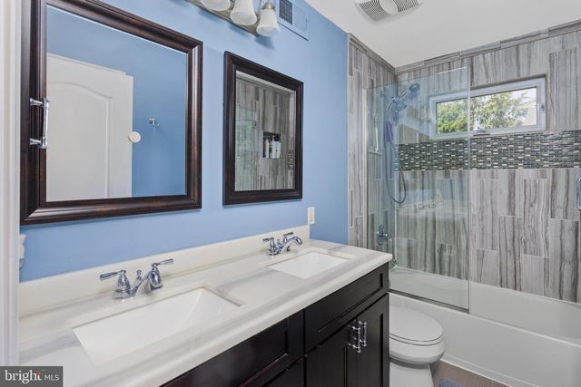 51 CREEKWOOD DR, Bordentown, NJ 08505