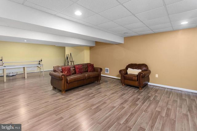 51 CREEKWOOD DR, Bordentown, NJ 08505