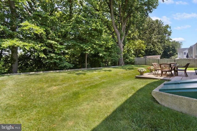 51 CREEKWOOD DR, Bordentown, NJ 08505
