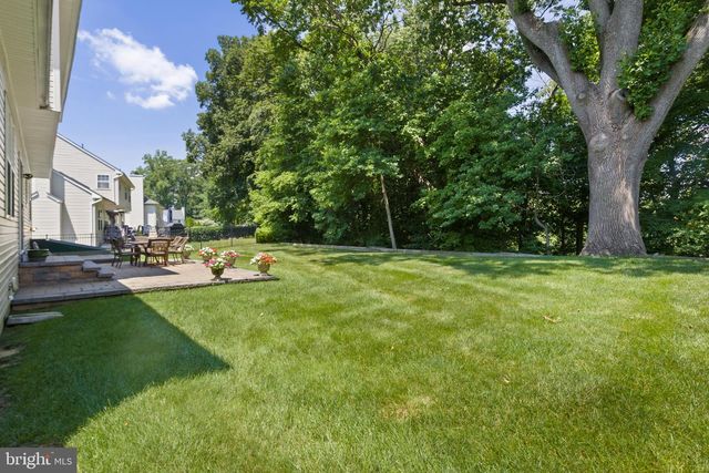 51 CREEKWOOD DR, Bordentown, NJ 08505