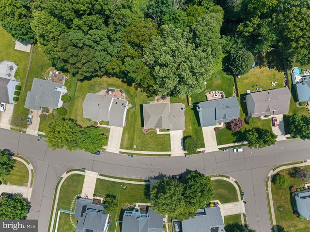 51 CREEKWOOD DR, Bordentown, NJ 08505