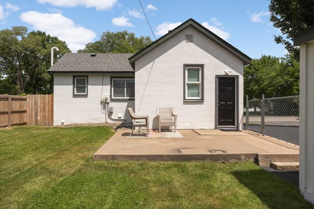 2618 South Avenue E, North Saint Paul, MN 55109