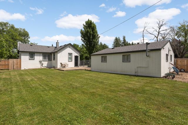 2618 South Avenue E, North Saint Paul, MN 55109