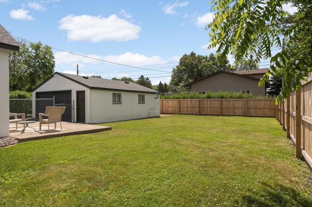 2618 South Avenue E, North Saint Paul, MN 55109