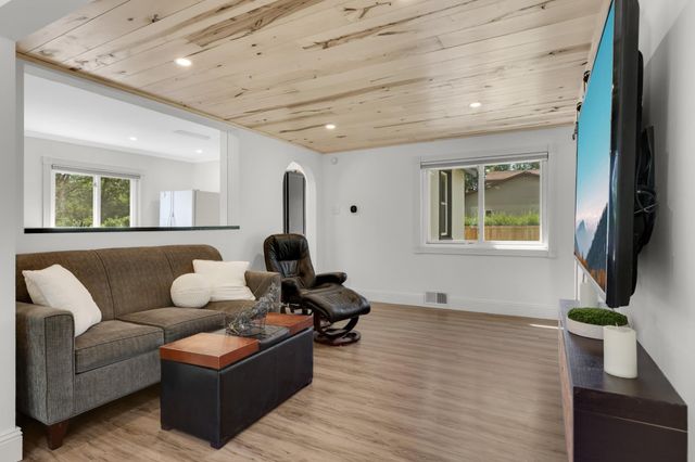2618 South Avenue E, North Saint Paul, MN 55109