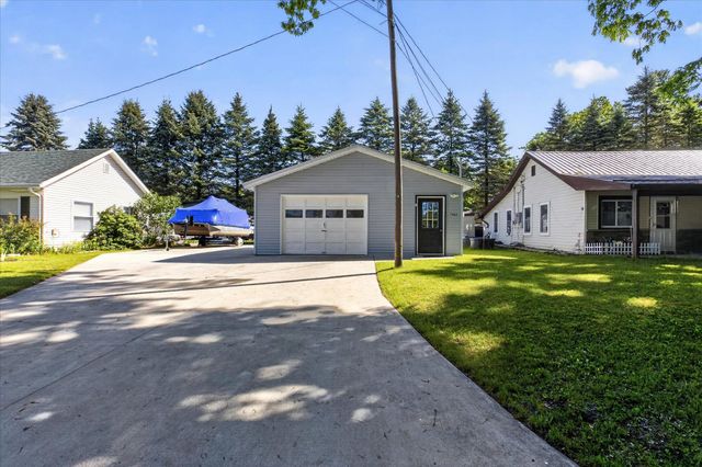 171 N Rock Lake Drive, Vestaburg, MI 48891
