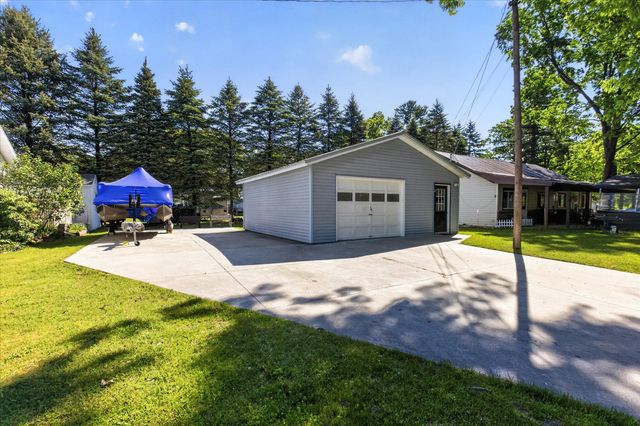 171 N Rock Lake Drive, Vestaburg, MI 48891