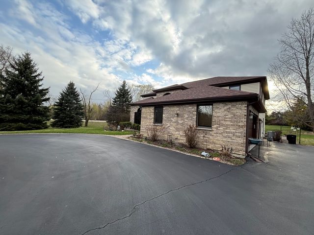 2 Rutgers Court, Hawthorn Woods, IL 60047