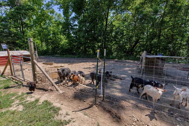 2976 Shrum Cemetery Rd, Westmoreland, TN 37186