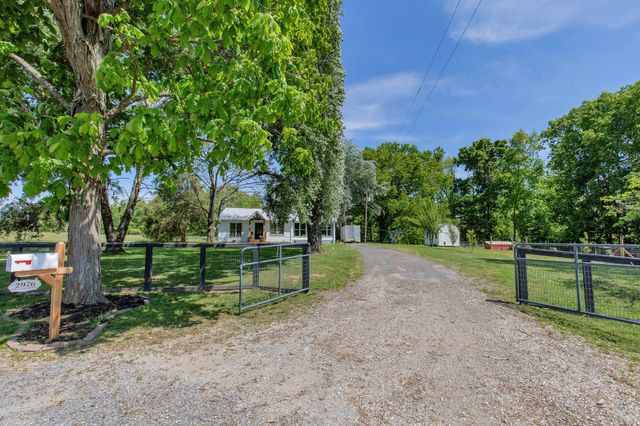 2976 Shrum Cemetery Rd, Westmoreland, TN 37186