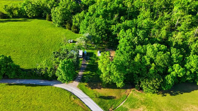 2976 Shrum Cemetery Rd, Westmoreland, TN 37186