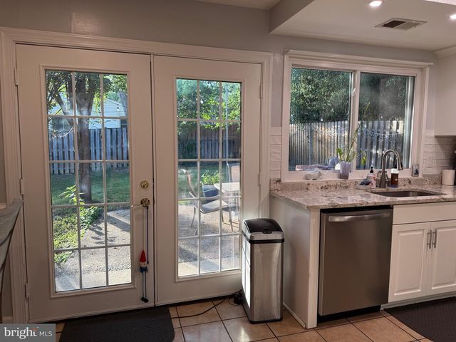 6820 VANTAGE DR, Alexandria, VA 22306