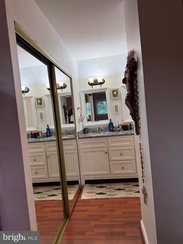 6820 VANTAGE DR, Alexandria, VA 22306