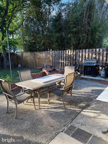 6820 VANTAGE DR, Alexandria, VA 22306