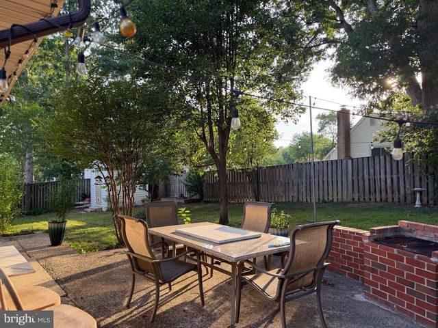 6820 VANTAGE DR, Alexandria, VA 22306