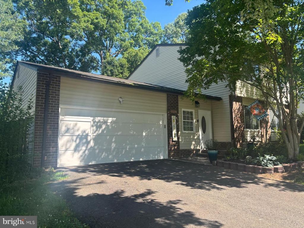 6820 VANTAGE DR, Alexandria, VA 22306