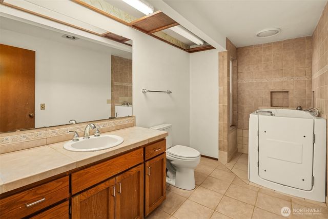 7016 165th Place SW, Edmonds, WA 98026