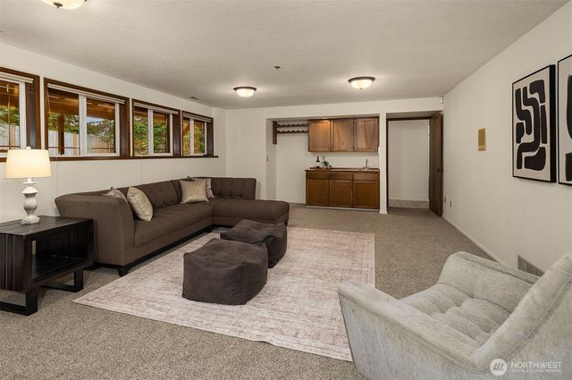 7016 165th Place SW, Edmonds, WA 98026