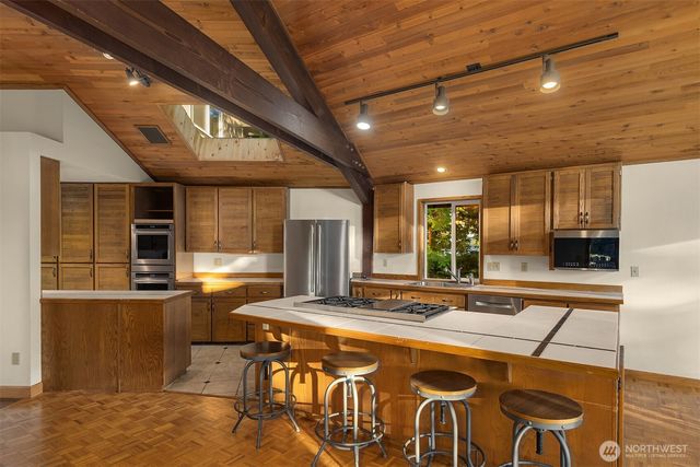 7016 165th Place SW, Edmonds, WA 98026