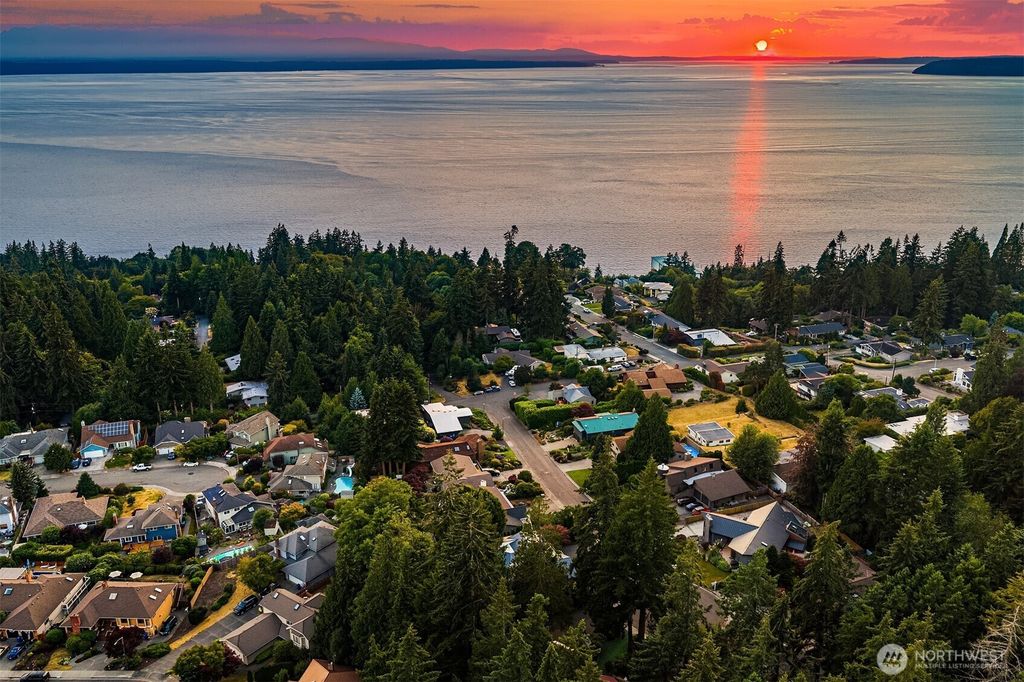 7016 165th Place SW, Edmonds, WA 98026