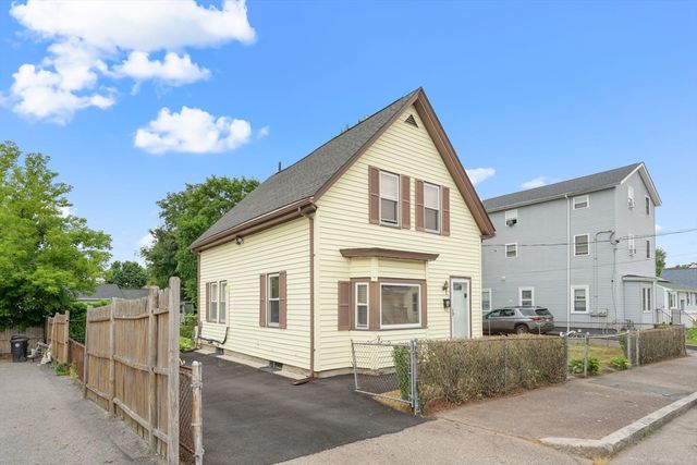 35 Huntington St, Brockton, MA 02301