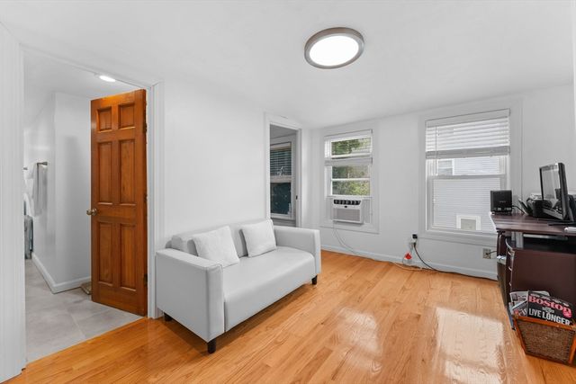 35 Huntington St, Brockton, MA 02301