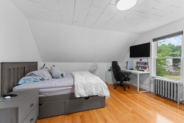 35 Huntington St, Brockton, MA 02301