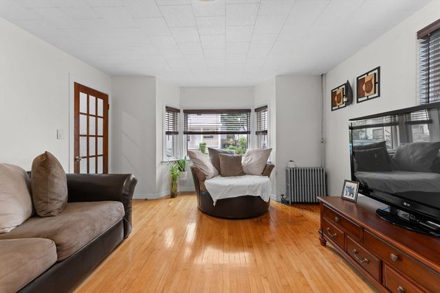 35 Huntington St, Brockton, MA 02301