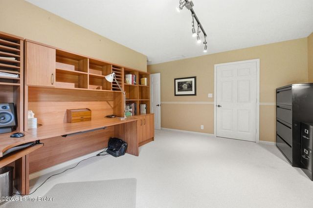 1705 Cold Springs Rd, Anchorage, KY 40223