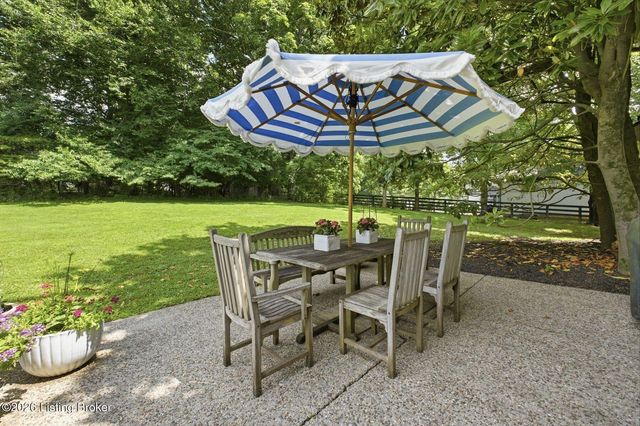 1705 Cold Springs Rd, Anchorage, KY 40223