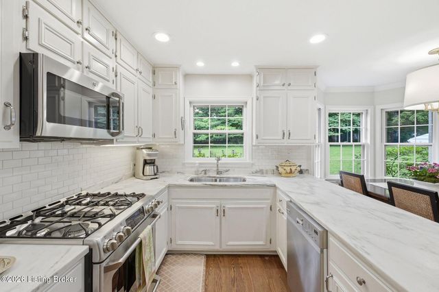 1705 Cold Springs Rd, Anchorage, KY 40223