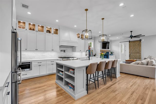 800 Walton Street, Houston, TX 77009